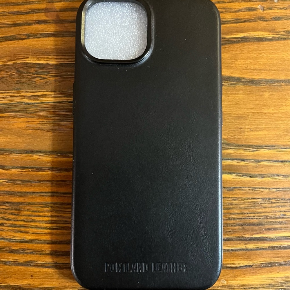 Leather IPhone 15 case from Portland Leather NWT